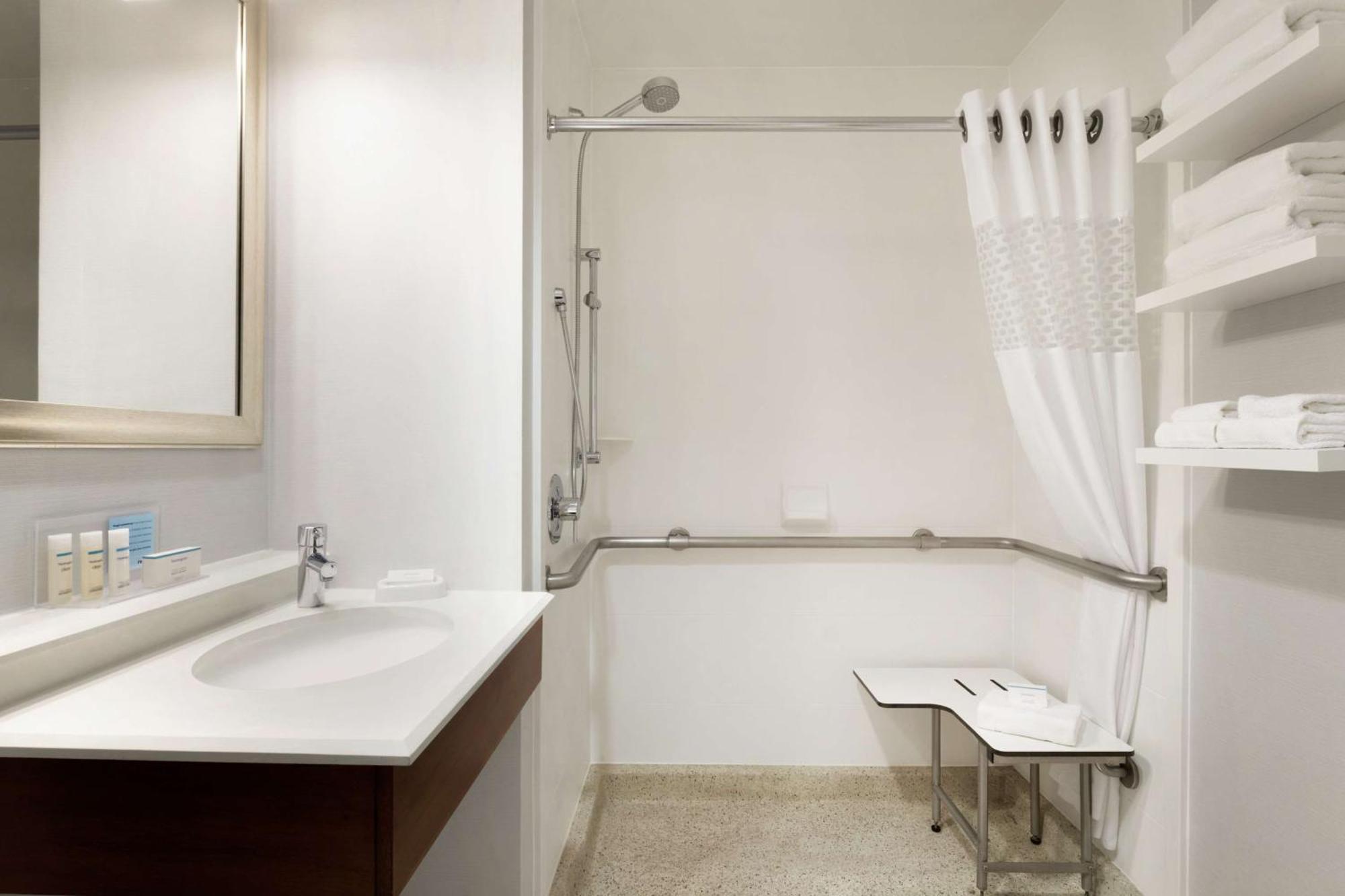 Hampton Inn Long Island-Brookhaven Farmingville Екстериор снимка