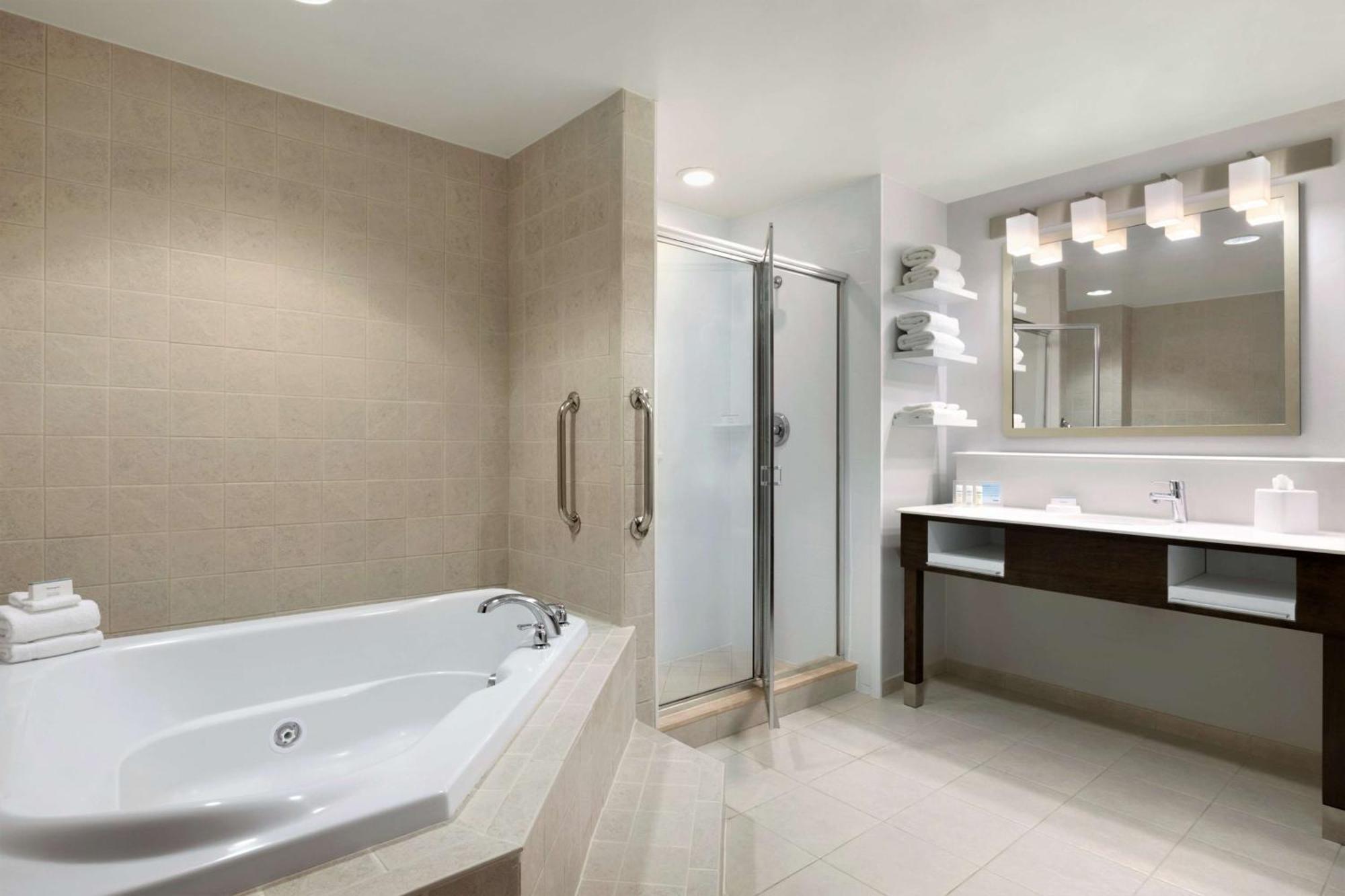 Hampton Inn Long Island-Brookhaven Farmingville Екстериор снимка
